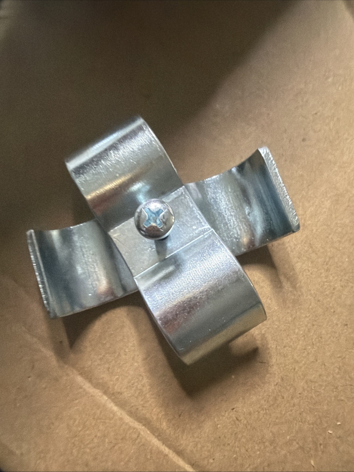 Metro 9994Z Post Clamp For Open-Wire Shelving 1 Piece