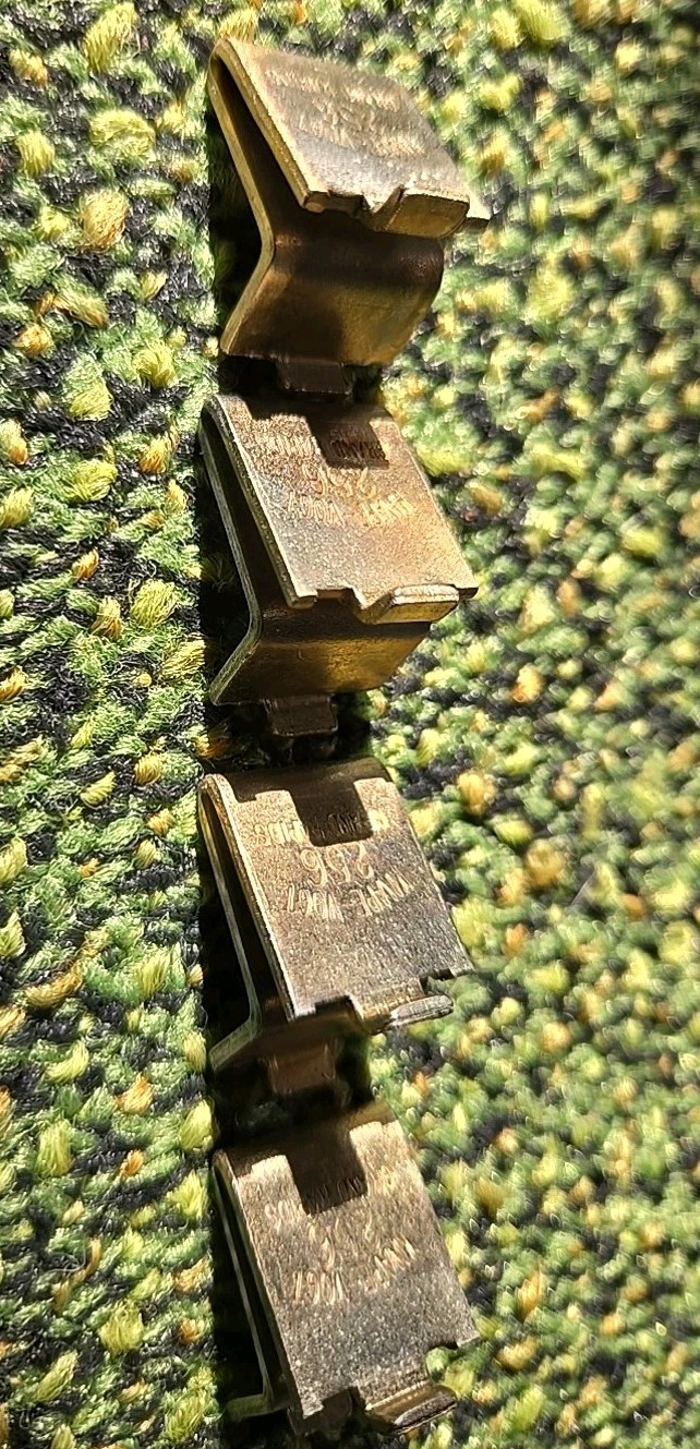 4 Pieces of Gold Brass Knape & Vogt 256 Adjustable Steel Pilaster Shelf Clips