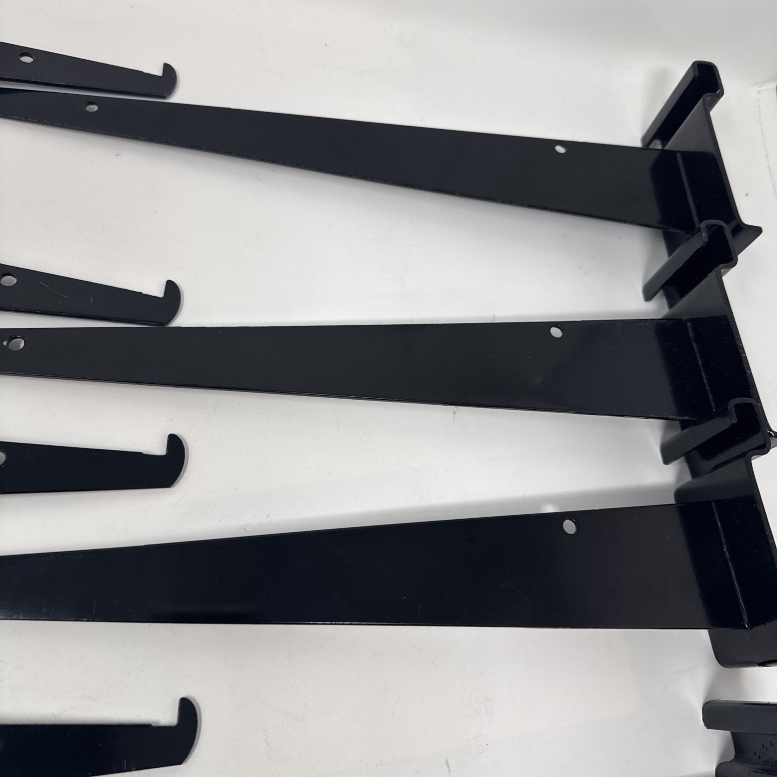 Lot of 11 12″ Wire Grid Brackets Shelf Bracket Gridwall Black 3″ On Center