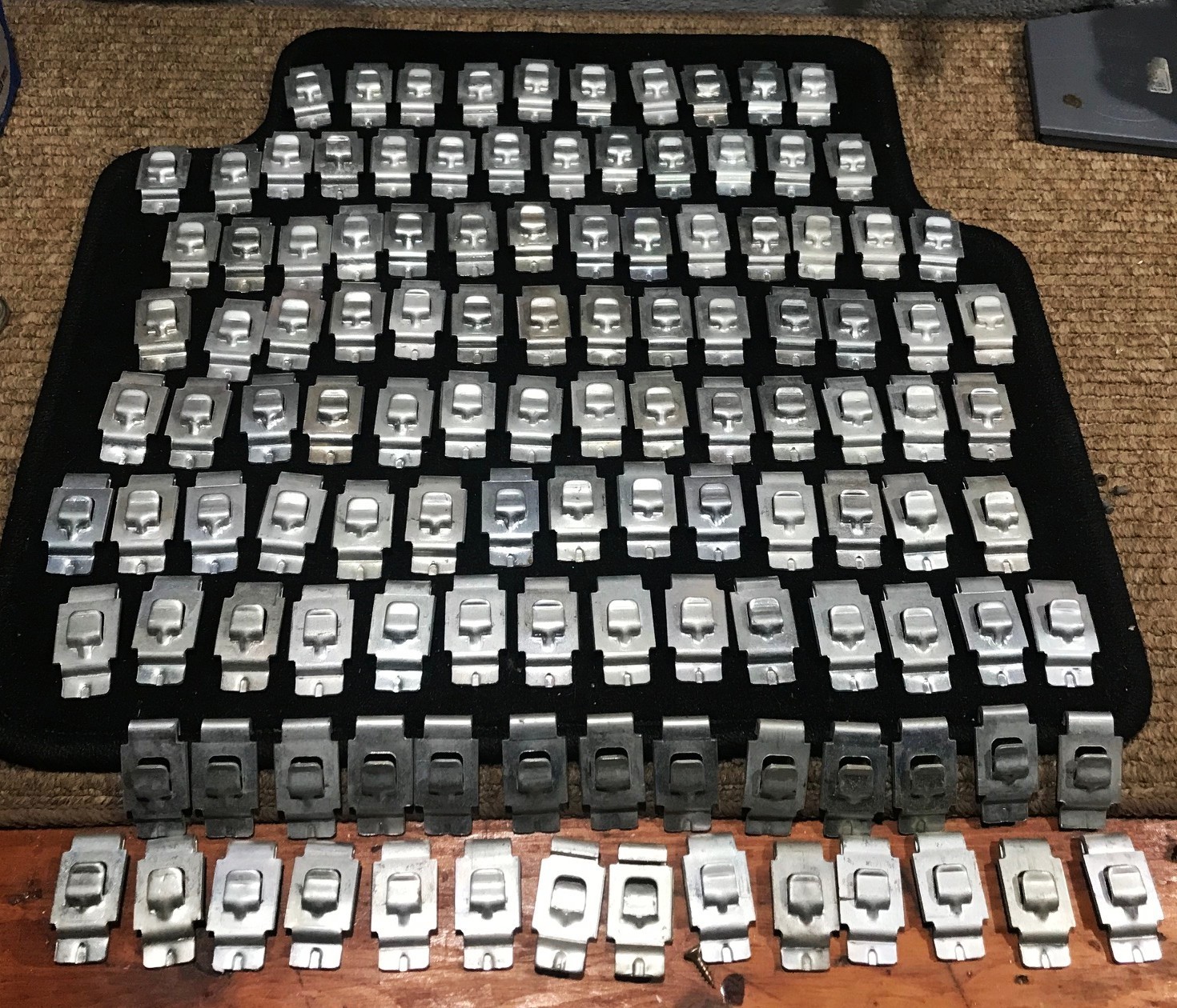 New Hallowell Steel Shelf Clips Lot of 120