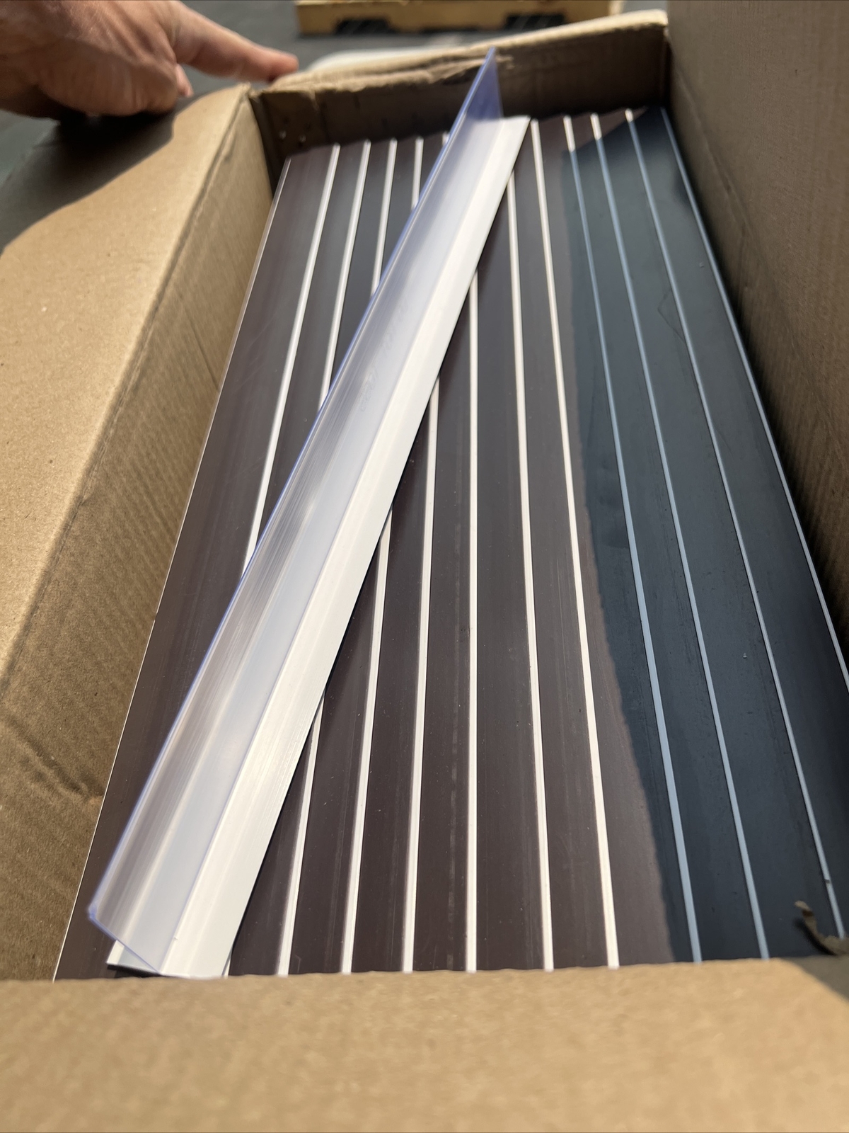 (100) 17.5″ X 1.5” Plastic Shelf Merchandise Magnetic Dividers T Base New Case