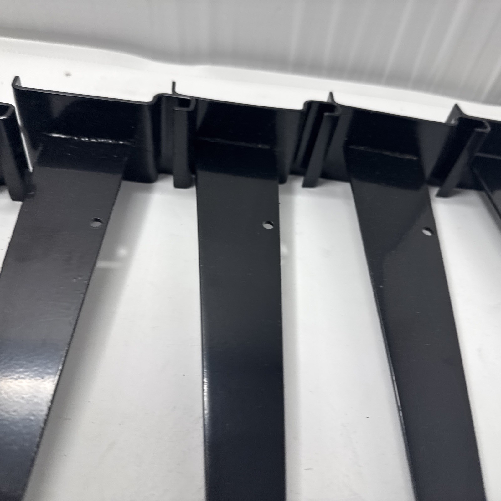 Lot of 11 12″ Wire Grid Brackets Shelf Bracket Gridwall Black 3″ On Center