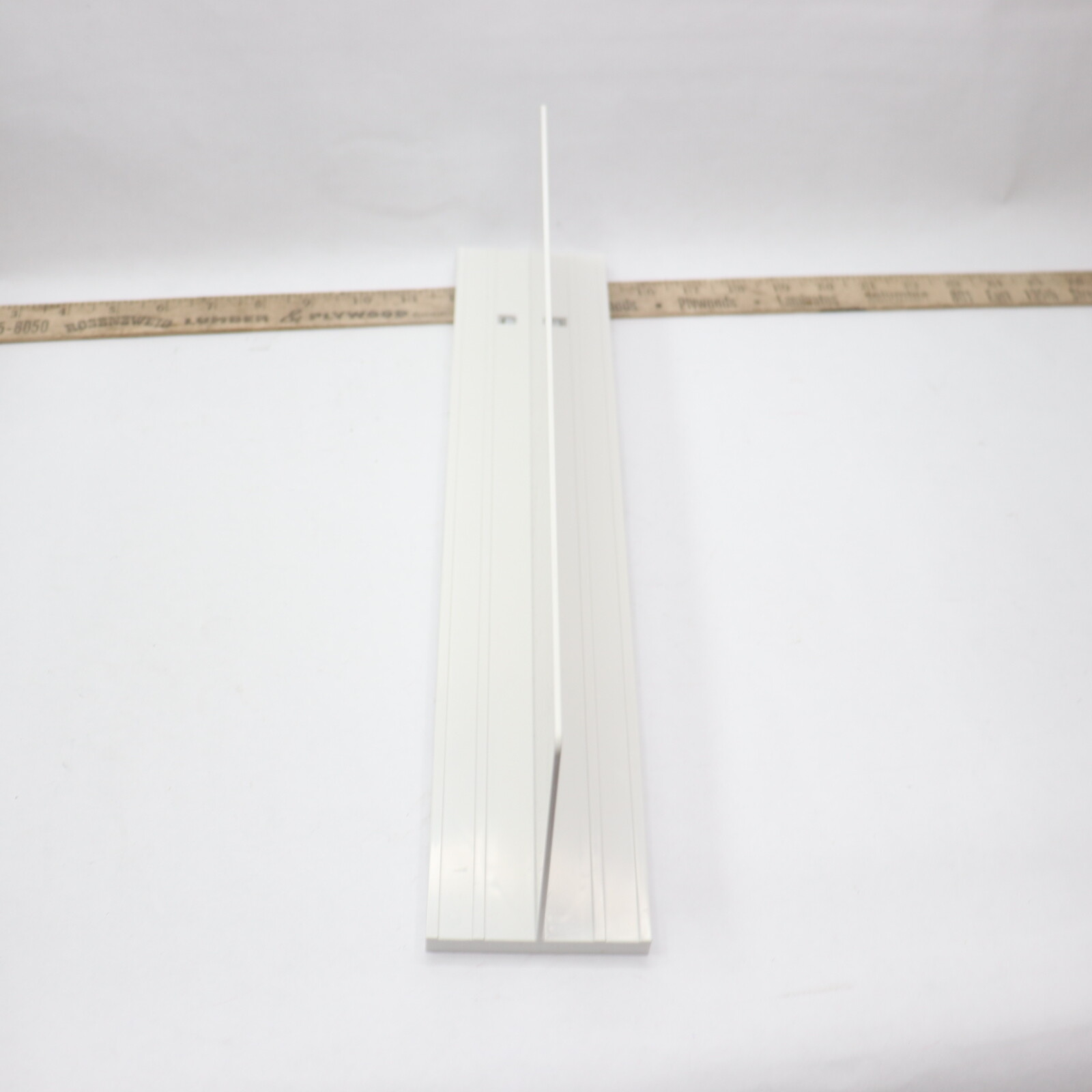 Sliding Pin Shelf Divider White 15-1/2″L X 4-3/4″H X 3″W