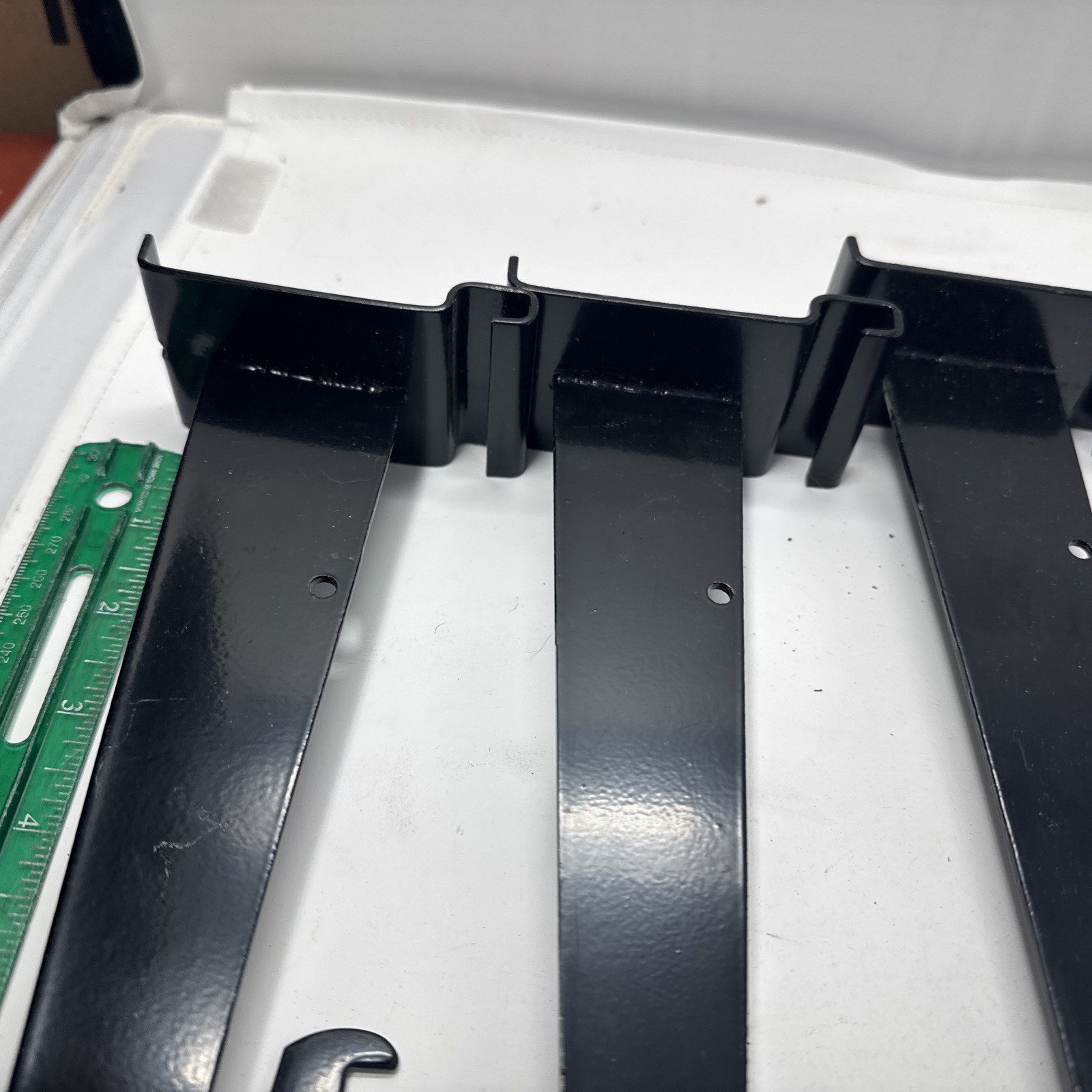 Lot of 11 12″ Wire Grid Brackets Shelf Bracket Gridwall Black 3″ On Center
