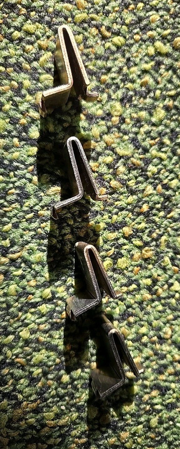 4 Pieces of Gold Brass Knape & Vogt 256 Adjustable Steel Pilaster Shelf Clips