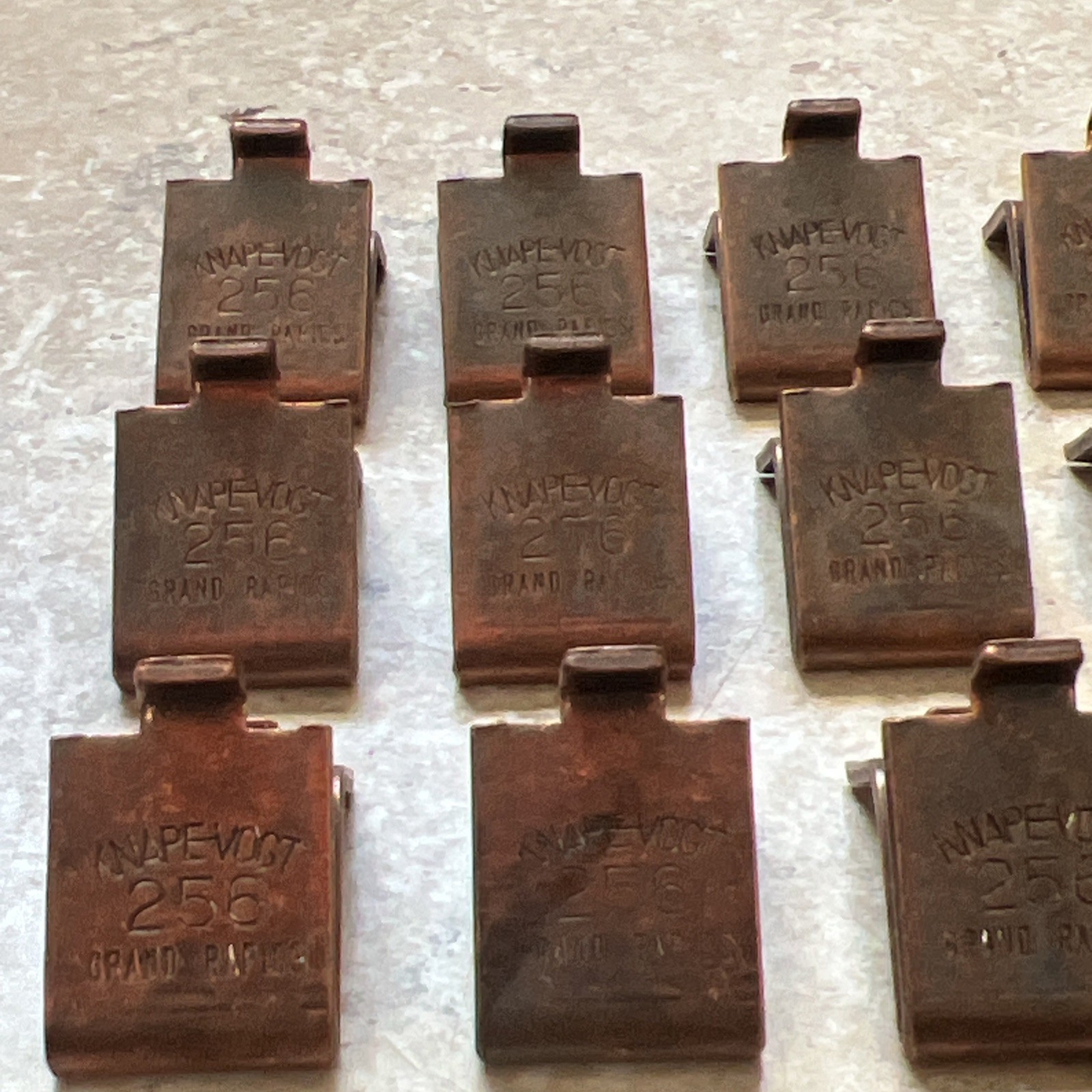 VTG 20 Pack Brass Knape & Vogt 256 Adjustable Steel Pilaster Shelf Support Clip