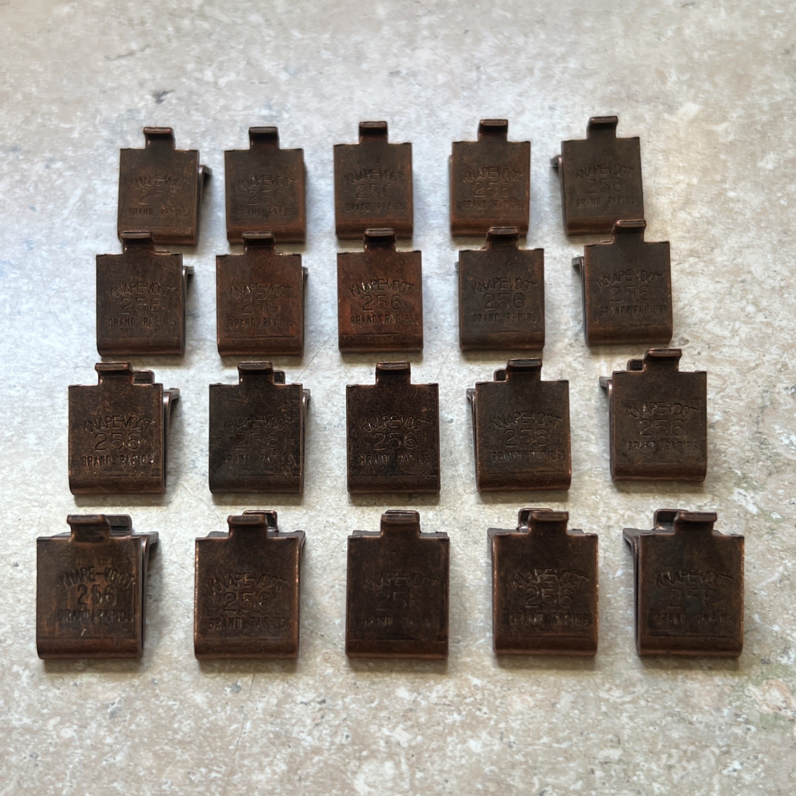 VTG 20 Pack Brass Knape & Vogt 256 Adjustable Steel Pilaster Shelf Support Clip