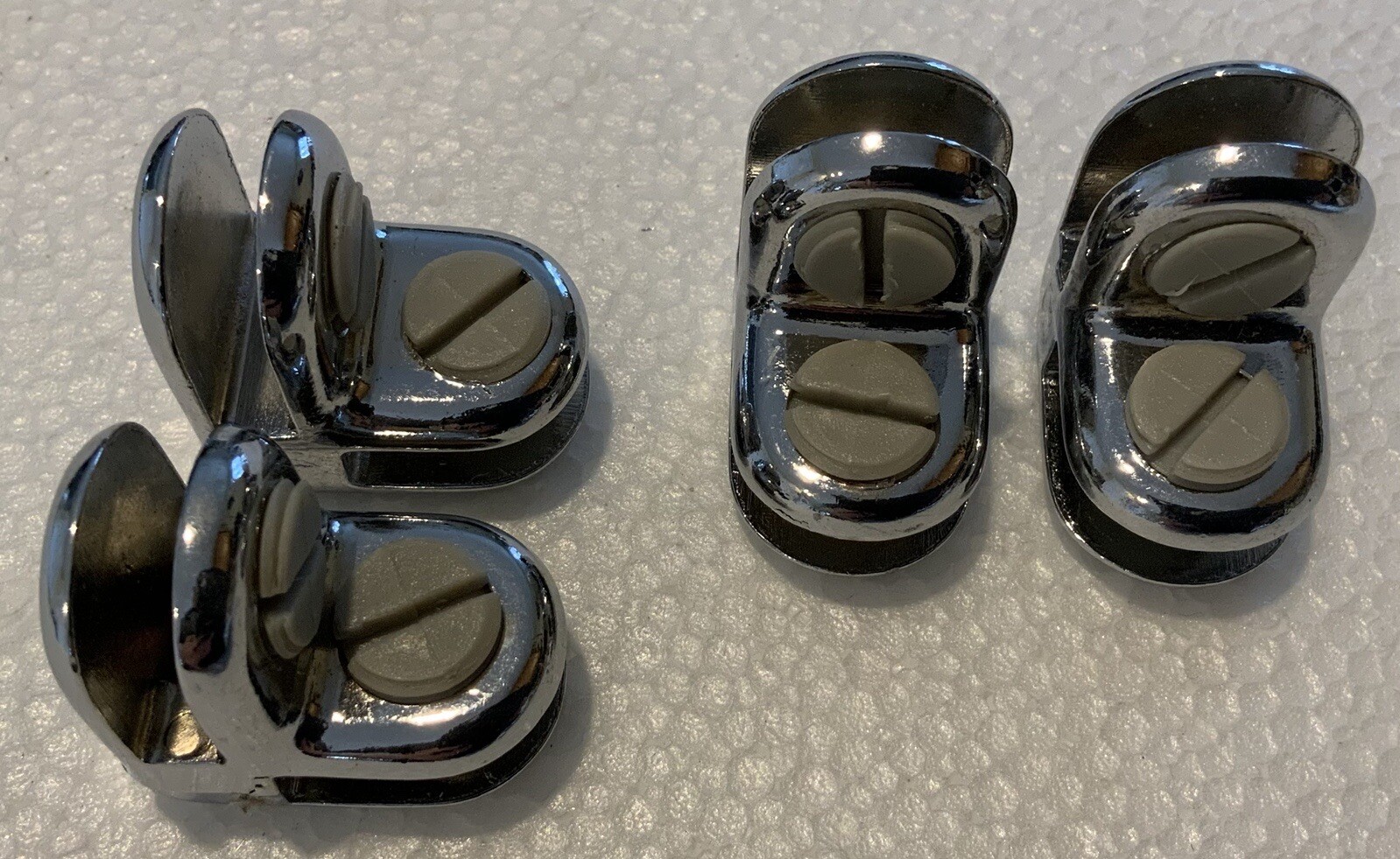 Lot of 4 Chrome 2 Way Cube Connector Shelf Clips 3/16 “ Glass/ Plastic Shelf
