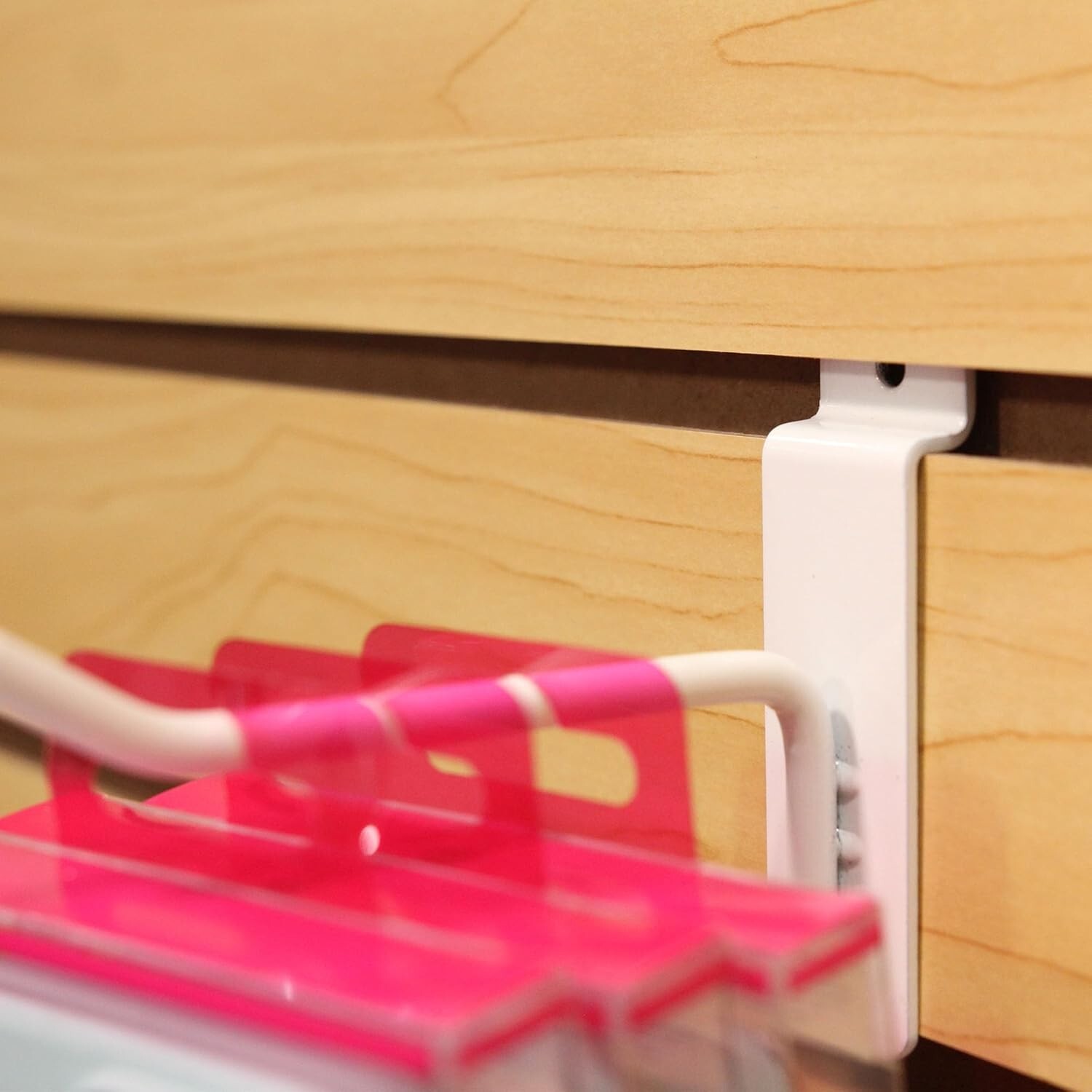 100 White 4″ Slatwall Metal Peg Hooks Slat Wall Display 6mm Diameter Tubing