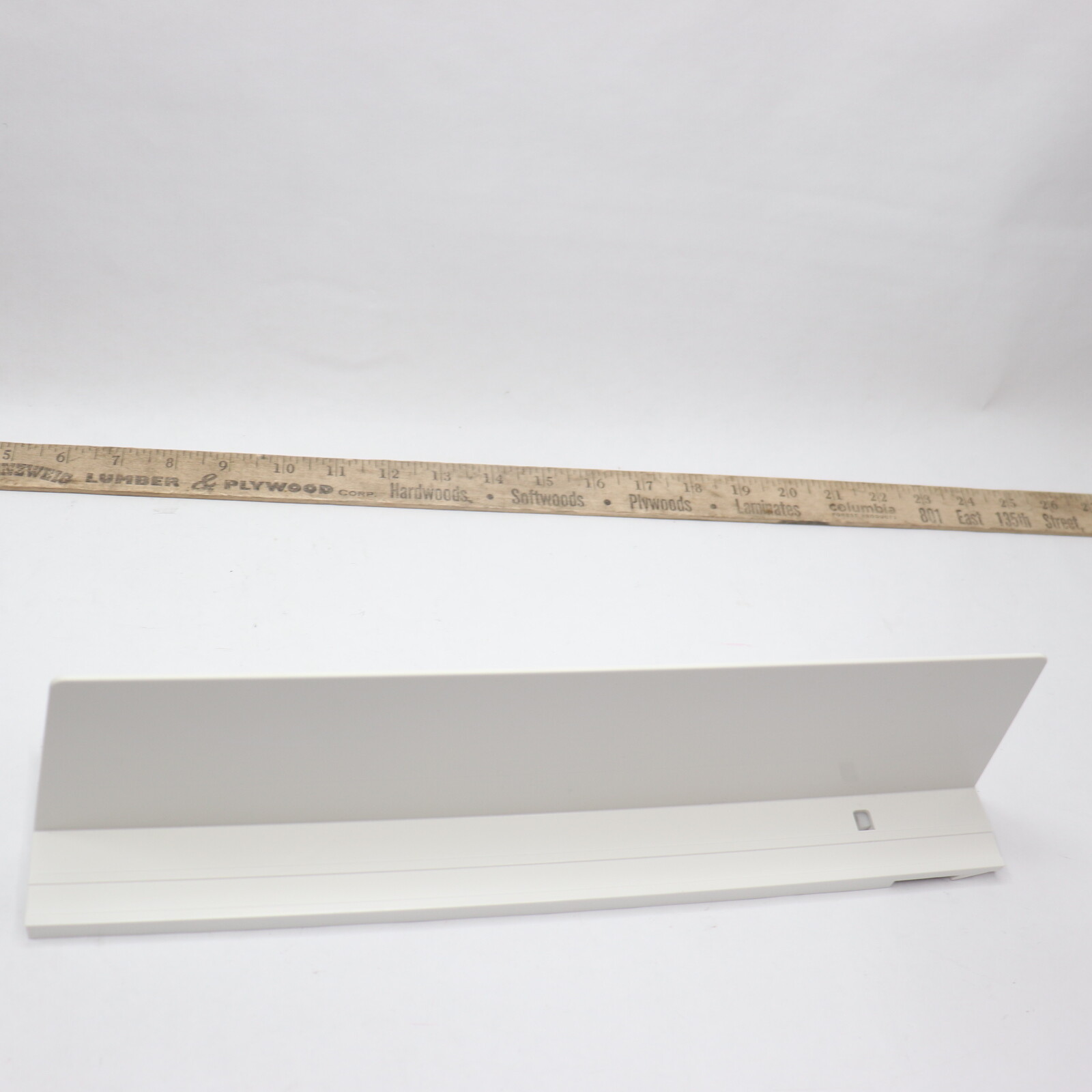 Sliding Pin Shelf Divider White 15-1/2″L X 4-3/4″H X 3″W